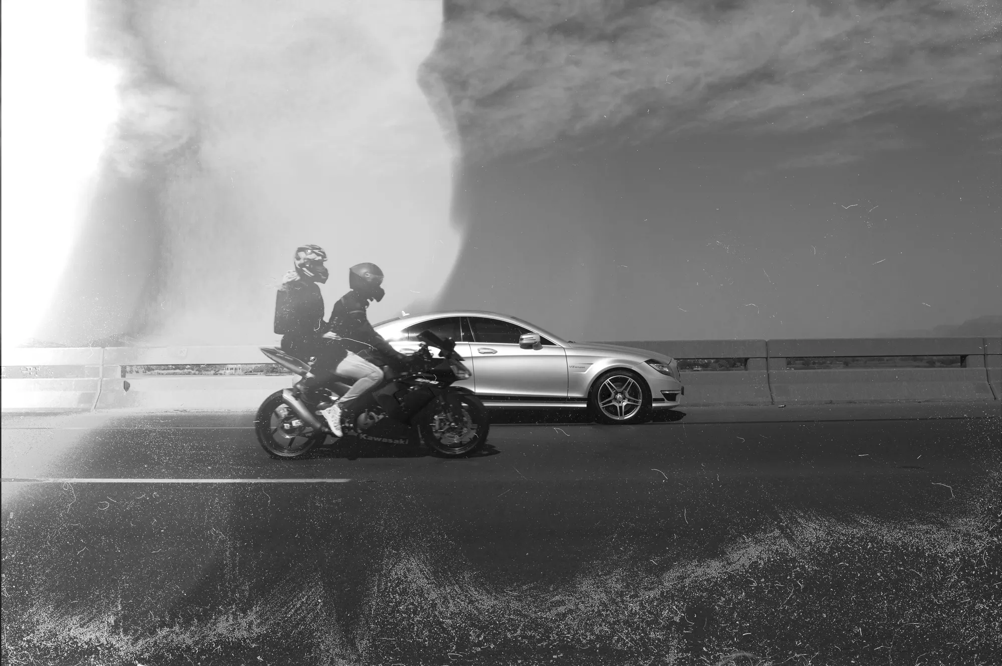 2019-09-29 - Hartbeespoort - Bike drives past parked car