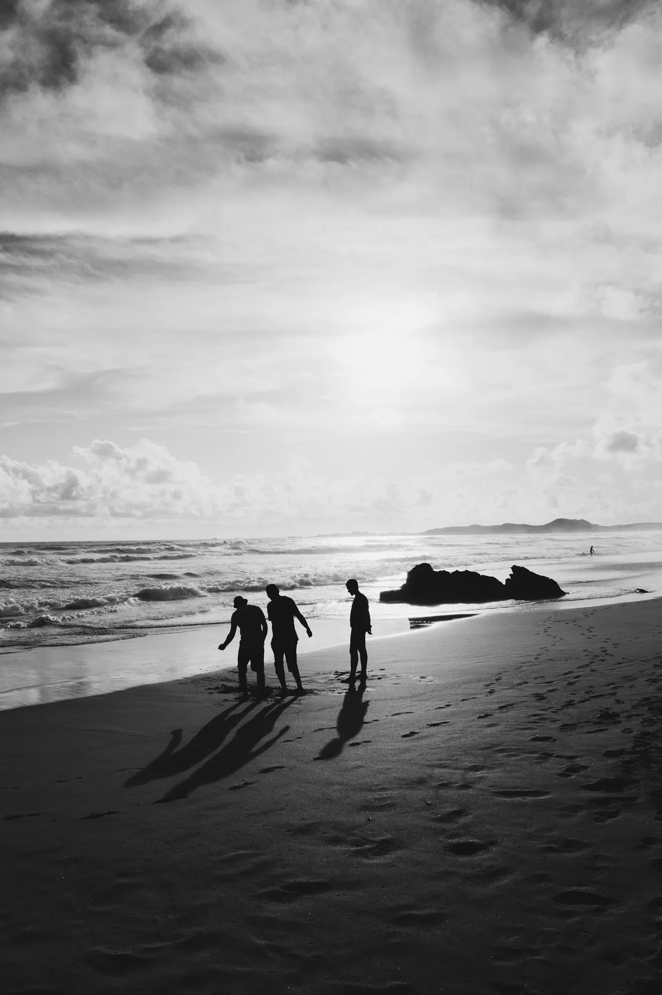 2019-12-24 - Knysna - Kids walking on beach