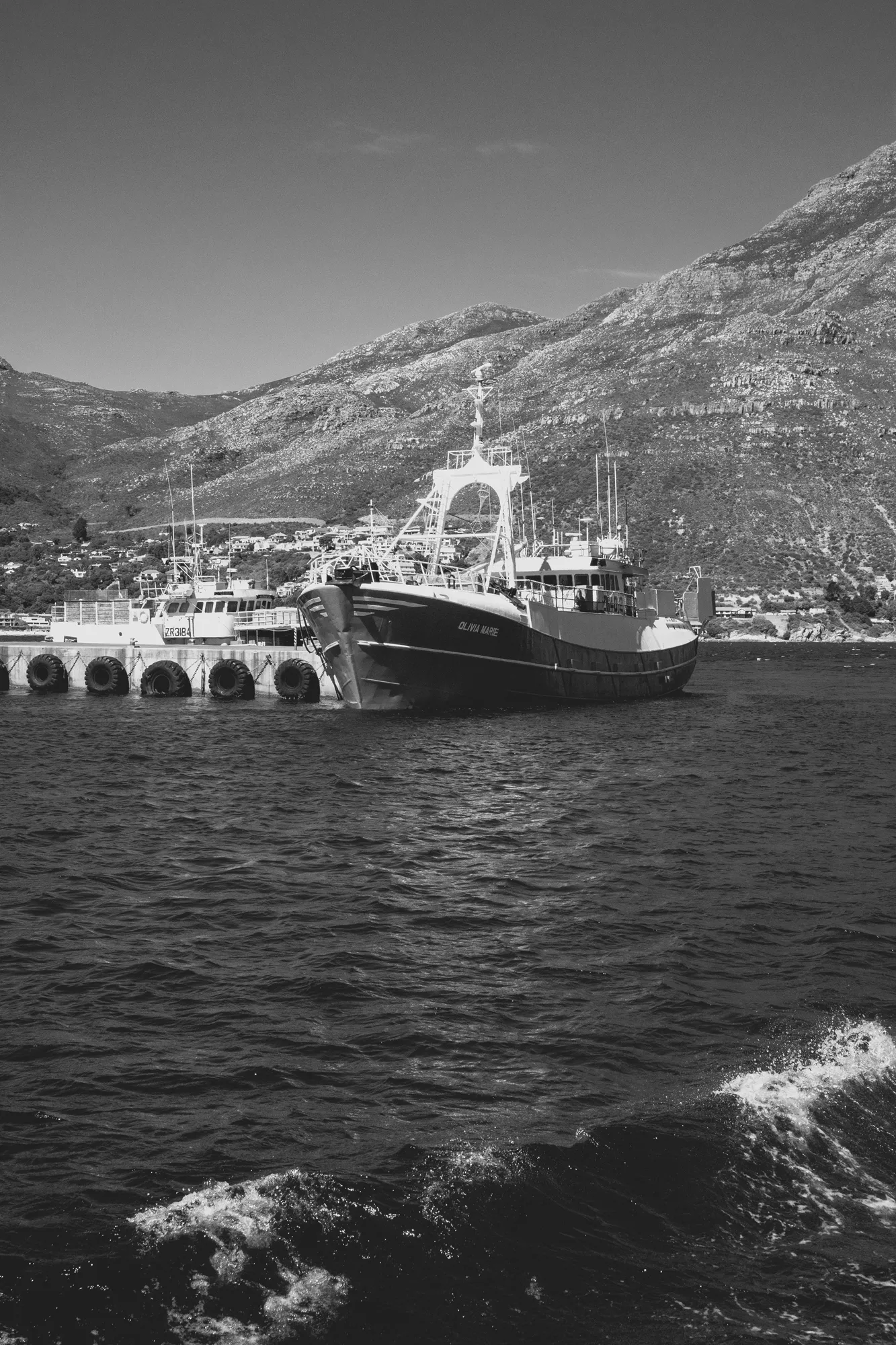 2022-02-13 - Cape Town - Boat at the harbor