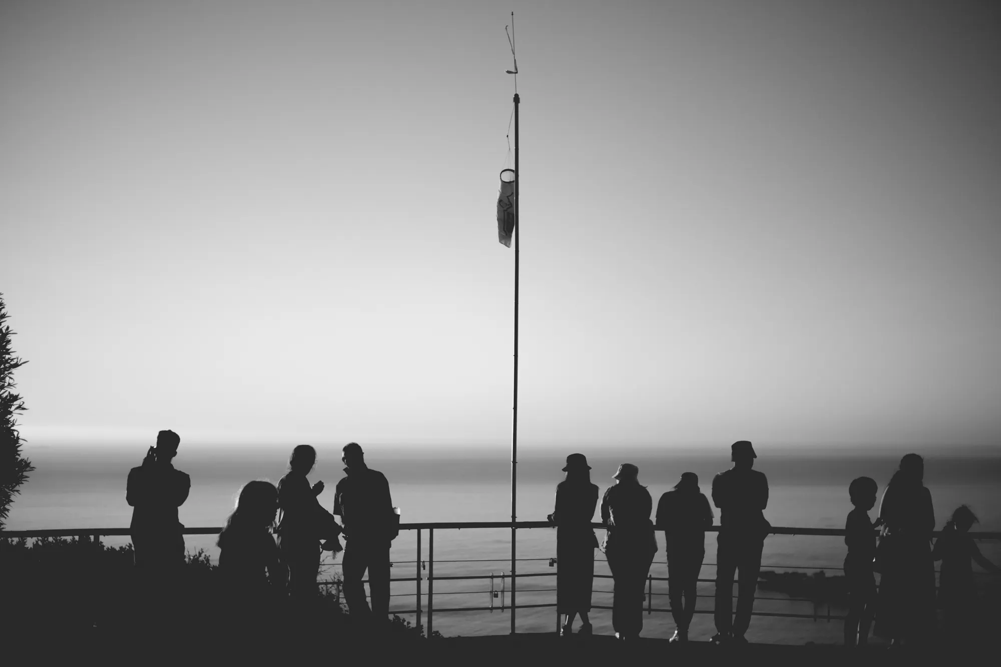 2022-02-17 - Cape Town - People in front of the setting sun