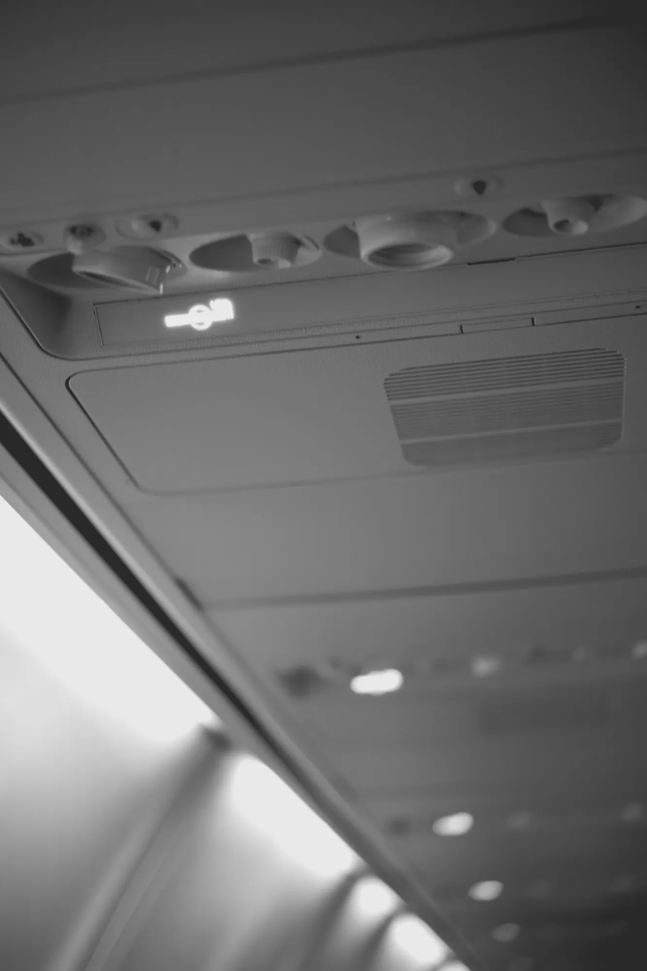 2022-02-18 - Cape Town - Airplane no smoking signs
