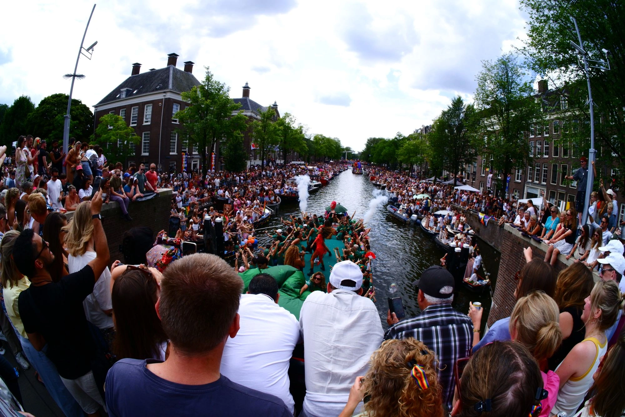 2026-08-01 - xt7.5 - color - NL - Amsterdam - People standing on bridge overlooking boats on canal