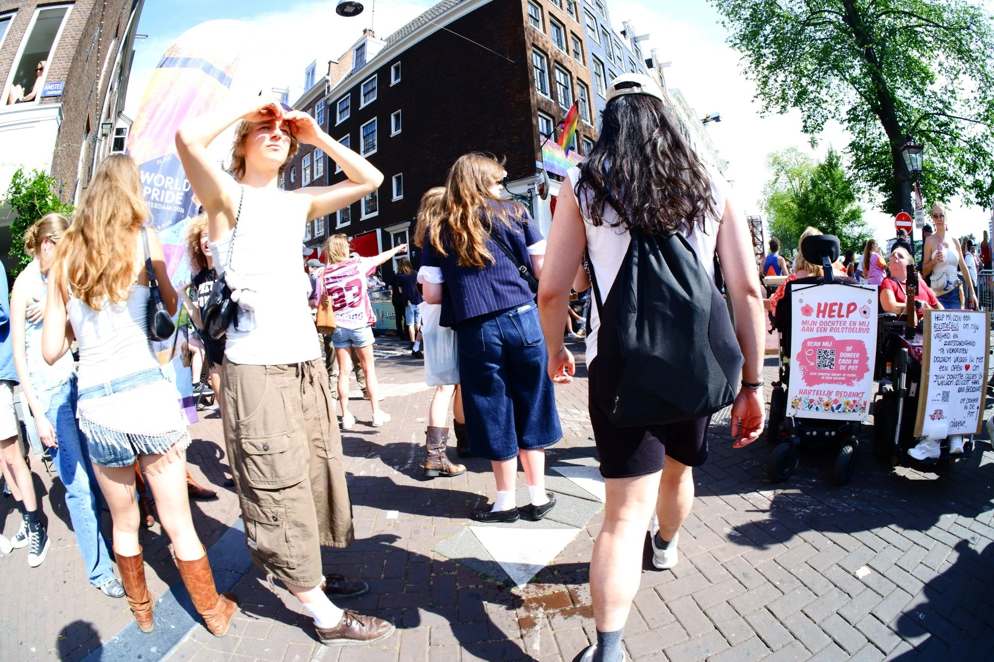 2026-08-01 - xt7.5 - color - NL - Amsterdam - Person covering their eyes to block the sun