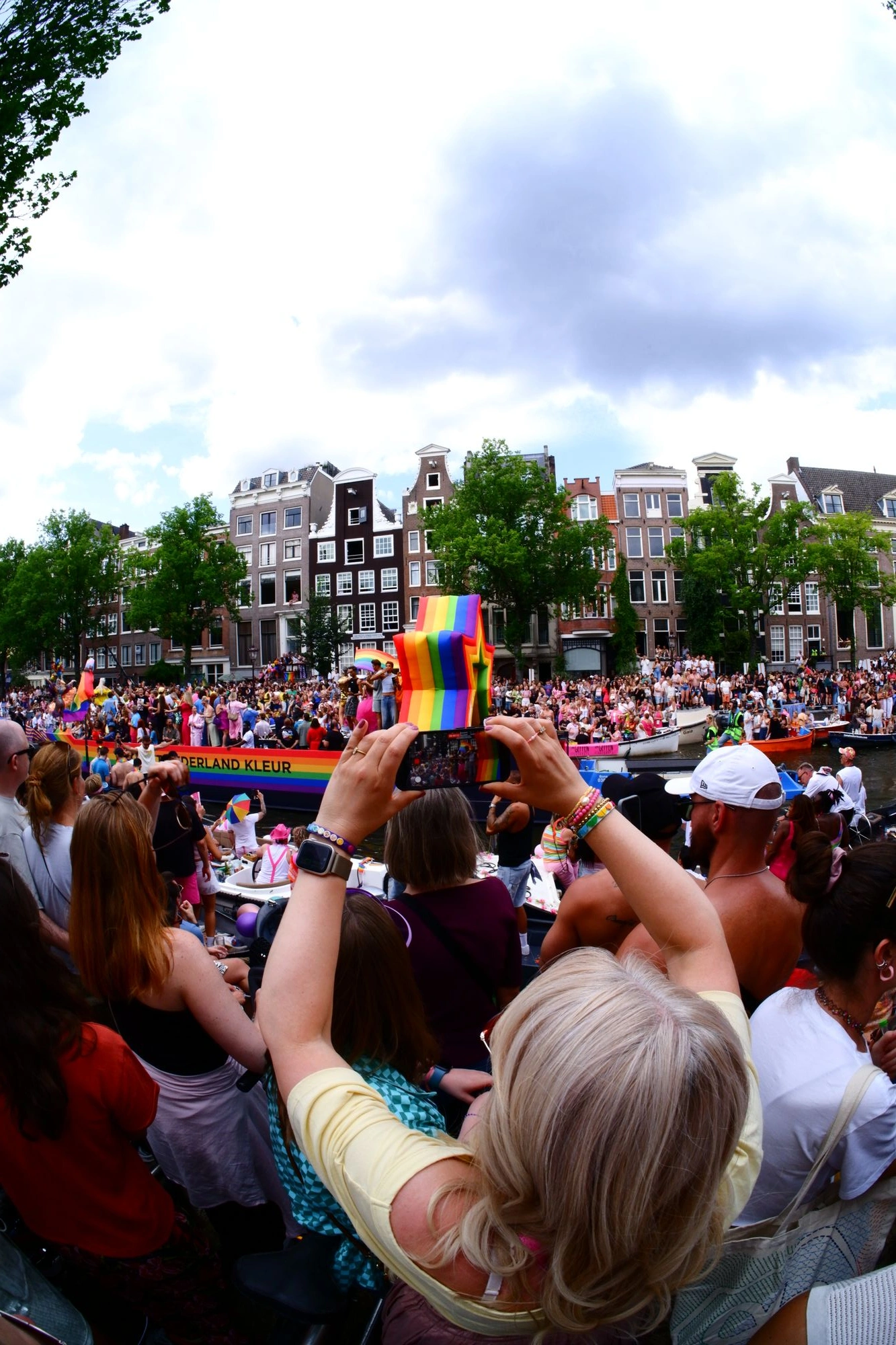 2026-08-01 - xt7.5 - color - NL - Amsterdam - Person taking a picture of a rainbow star on the canal