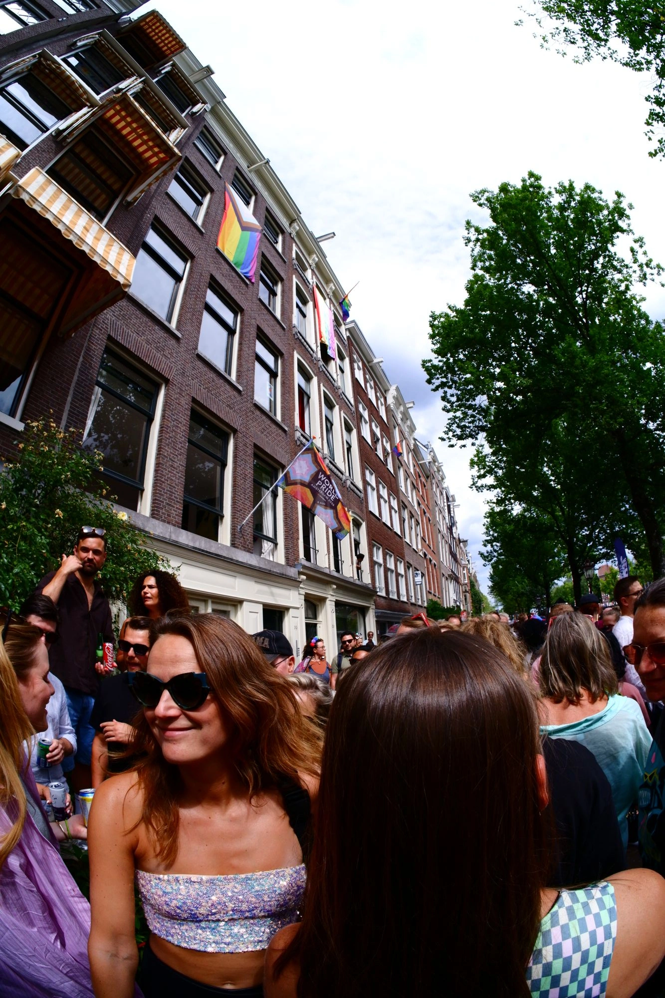 2026-08-01 - xt7.5 - color - NL - Amsterdam - Walking through crowd