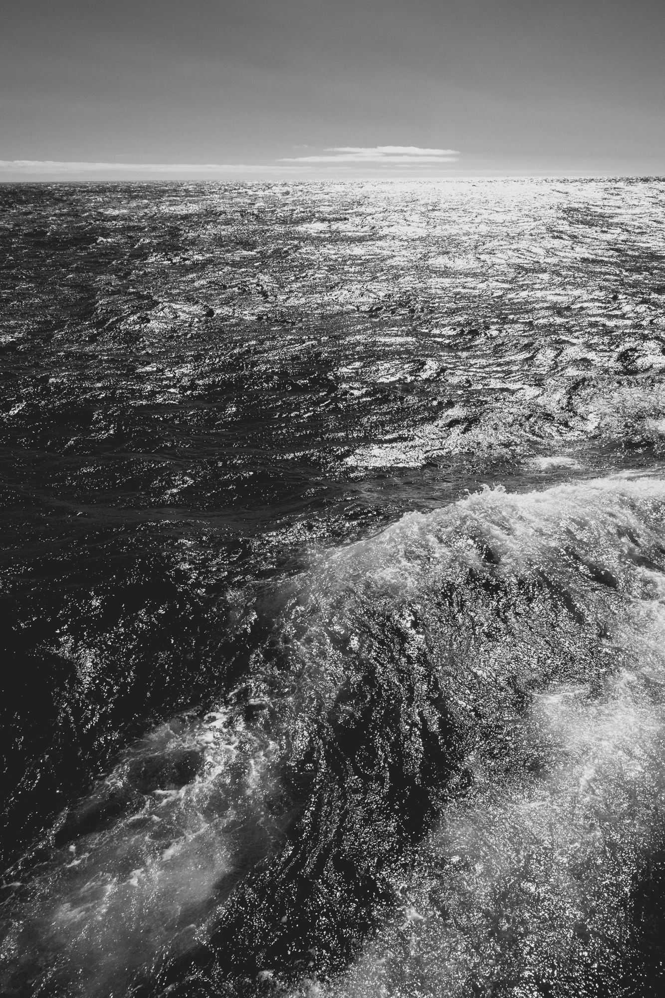 2022-02-13 - xt15-45 - bw - ZA - Cape Town - Refelction of waves and sunlight on the ocean