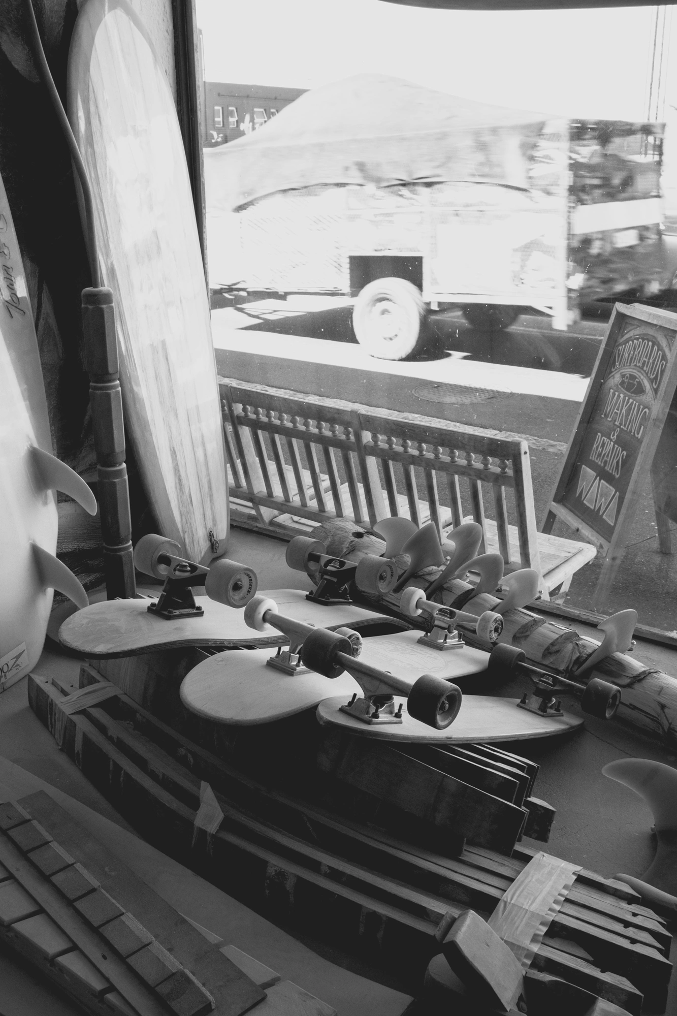 2022-02-14 - xt15-45 - bw - ZA - Cape Town - Skateboards in shop window