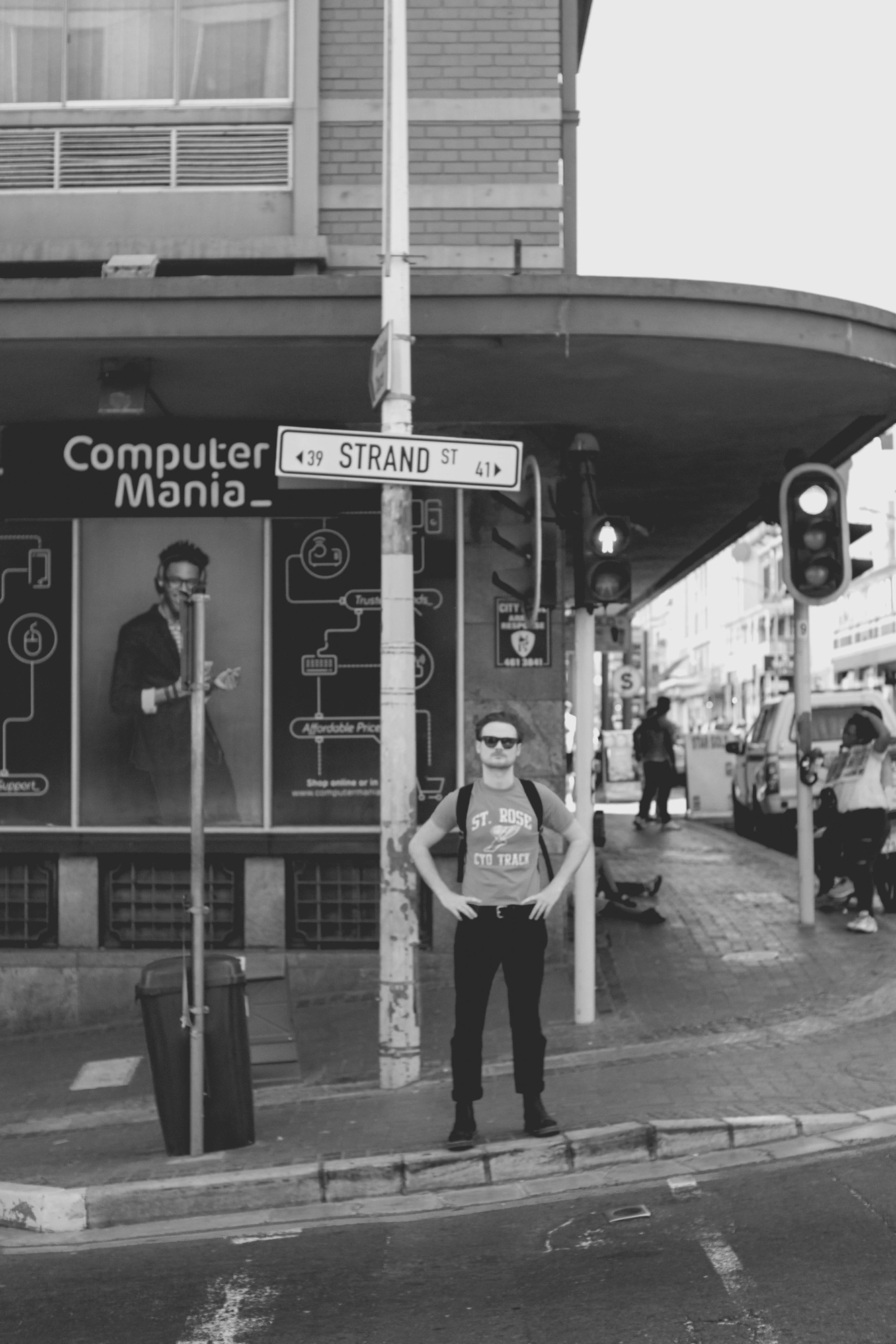 2022-02-17 - xt35 - bw - ZA - Cape Town - Man with arms on hips waiting to cross the road