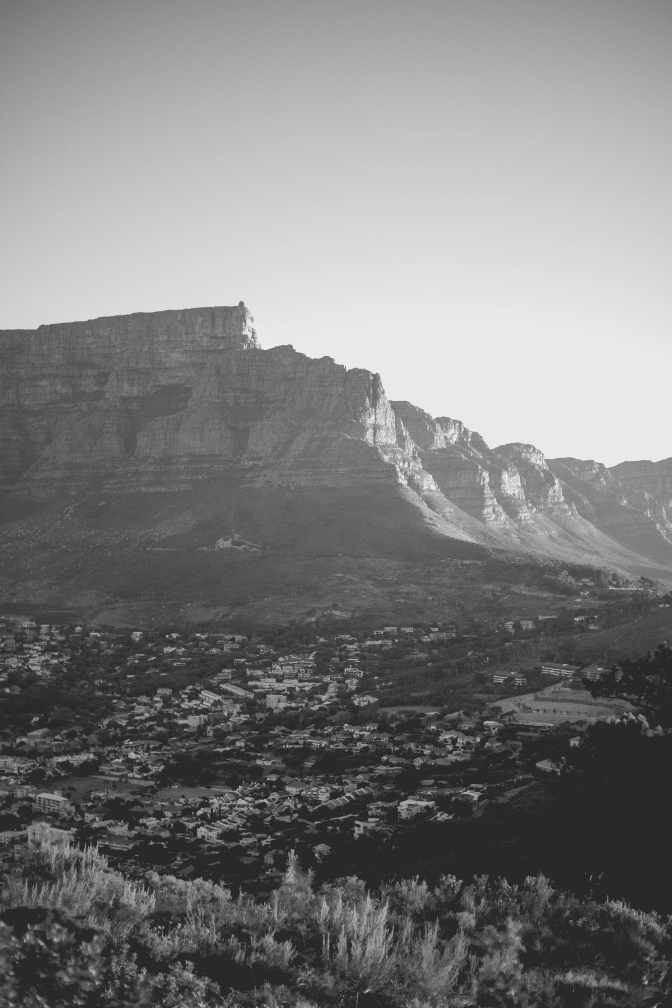 2022-02-17 - xt35 - bw - ZA - Cape Town - Mountains in the sunlight