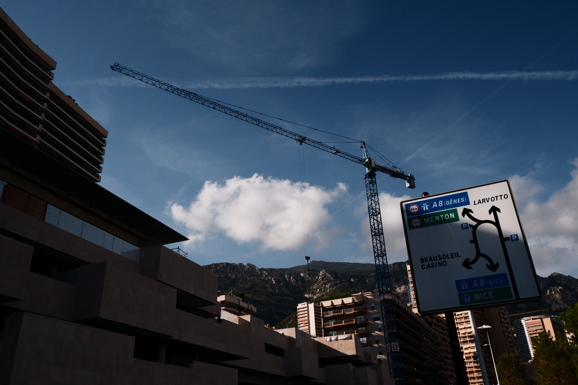 Construction crane