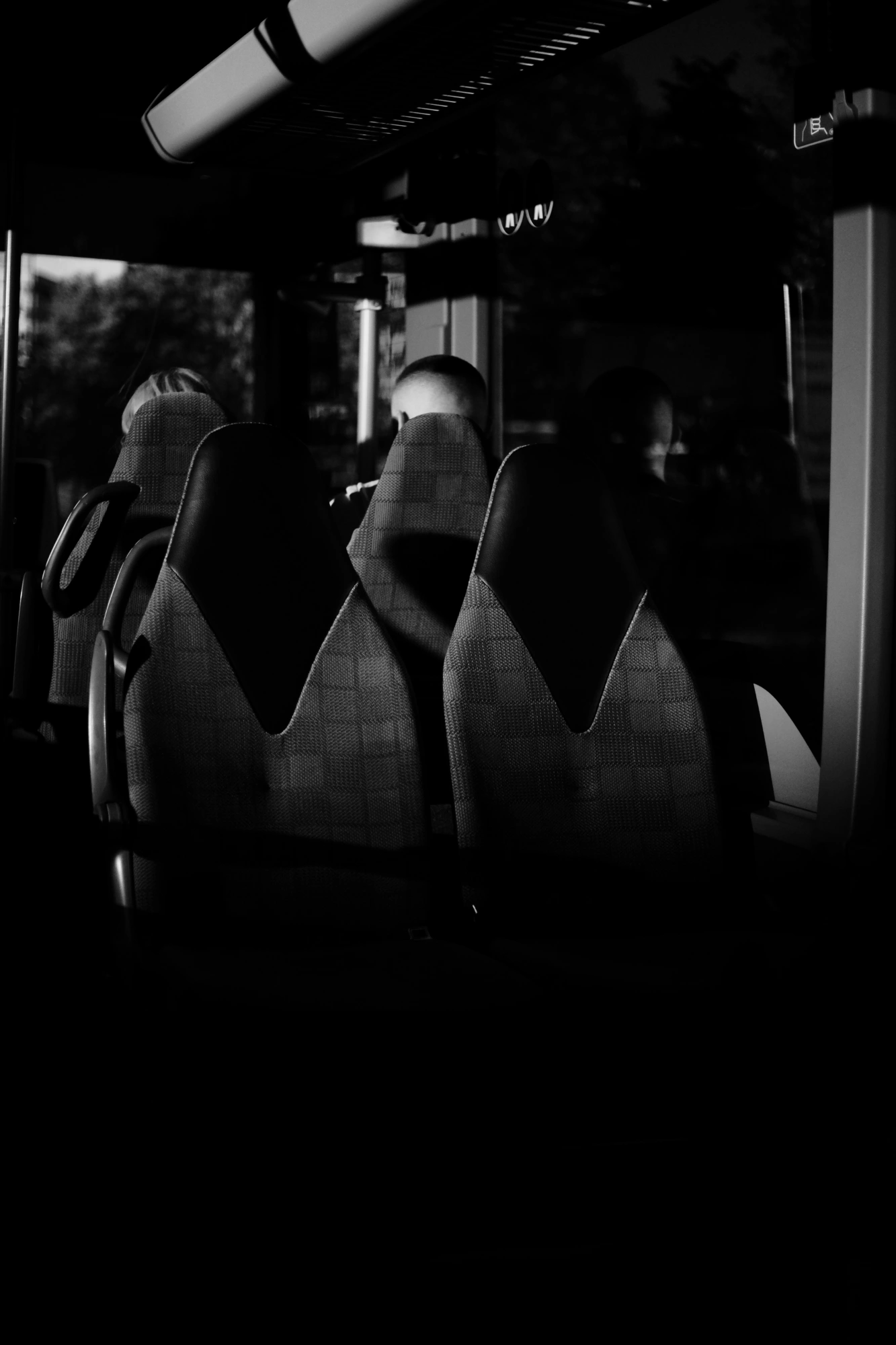 2023-08-15 - xt35 - bw - NL - Utrecht - Bus seats