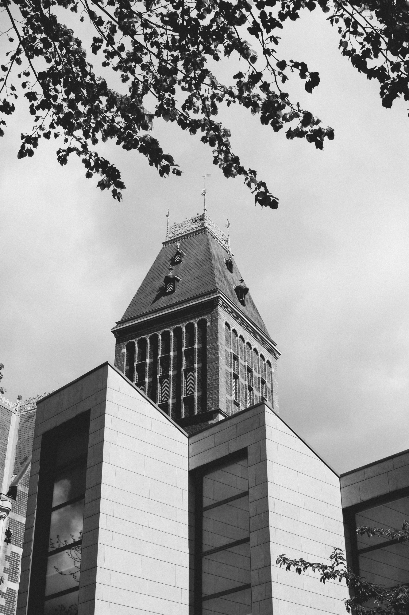 2024-01-21 - xt35 - bw - NL - Amsterdam - Layers of buldings in front of each other