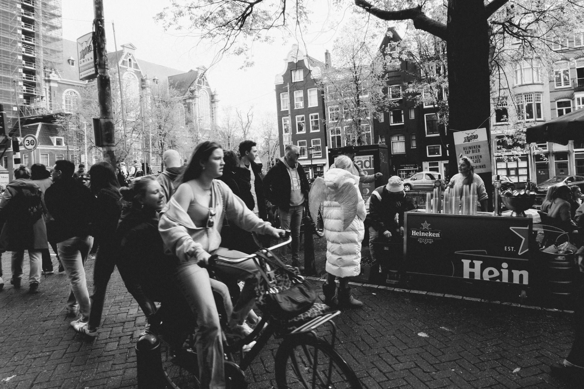 2024-04-26 - xt15-45 - bw - NL - Amsterdam - People on bicycle