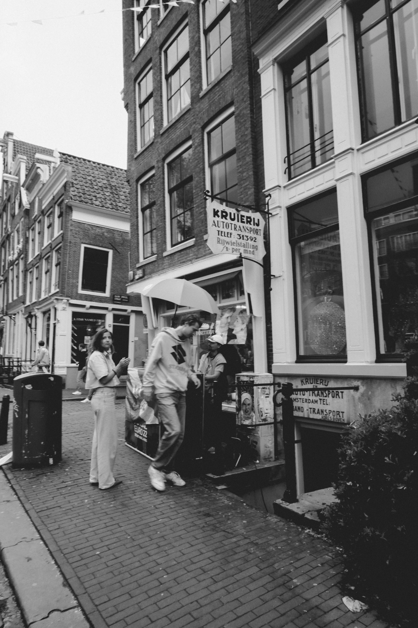 2024-04-26 - xt15-45 - bw - NL - Amsterdam - Person with umbrella