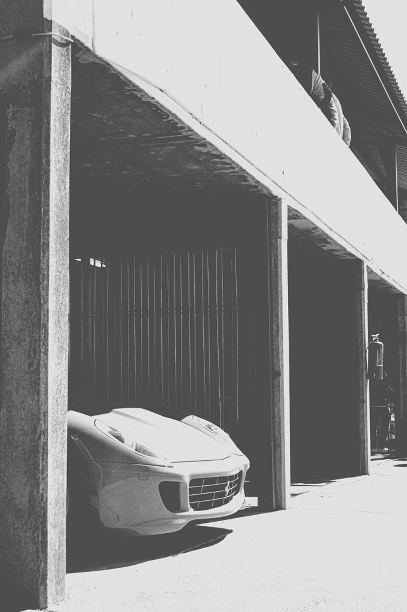 2019-07-27 - n18-55 - bw - ZA - Zwartkops Raceway -  Front of Ferarri sticking out of garage