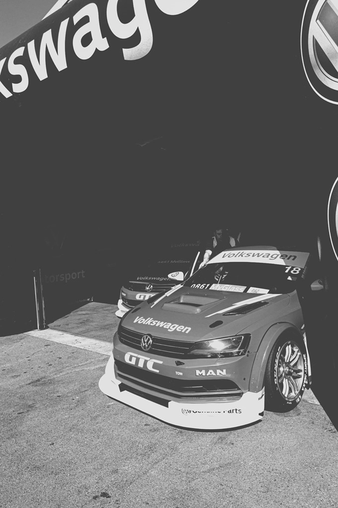 2019-07-27 - n18-55 - bw - ZA - Zwartkops Raceway - Front of car coming out of garage