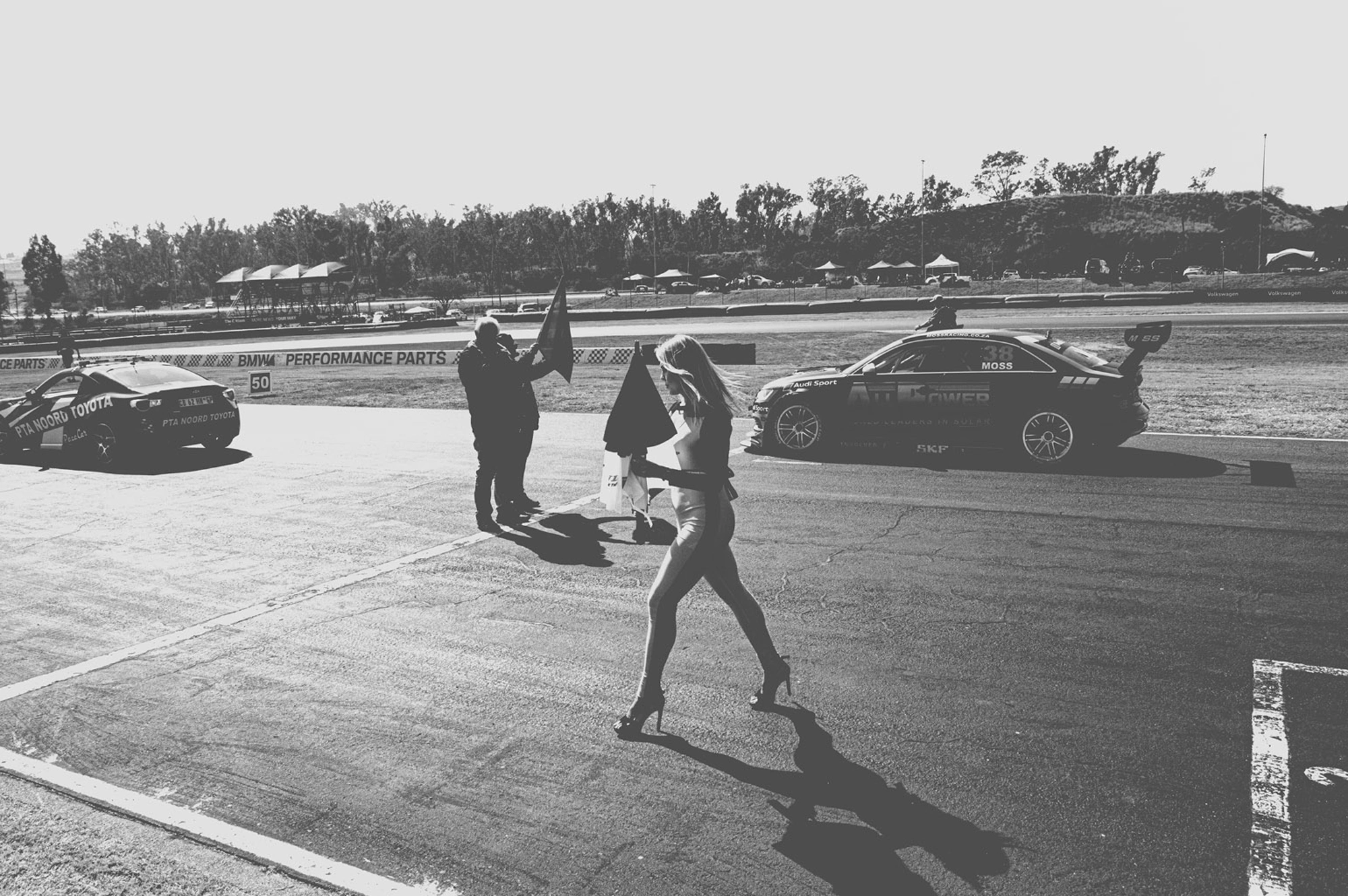 2019-07-27 - n18-55 - bw - ZA - Zwartkops Raceway - Person walks off race track