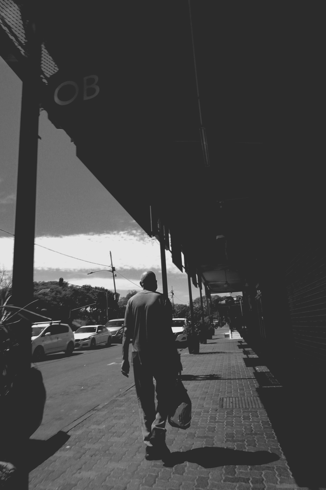 2021-11-07 - xt15-45 - bw - ZA - Emmerentia, Johannesburg - Walking down the path