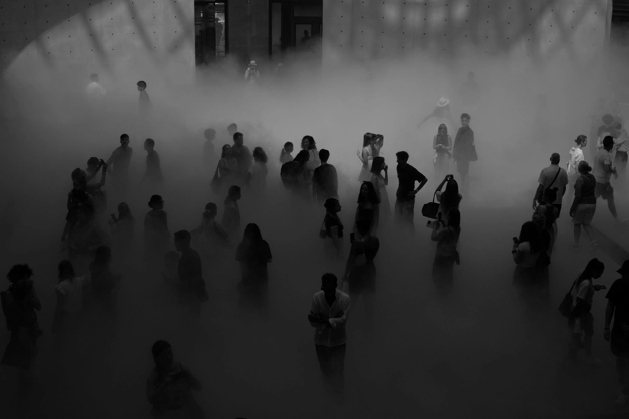 2026-07-06 - Summer in Paris - People in shadows in Cloud.j