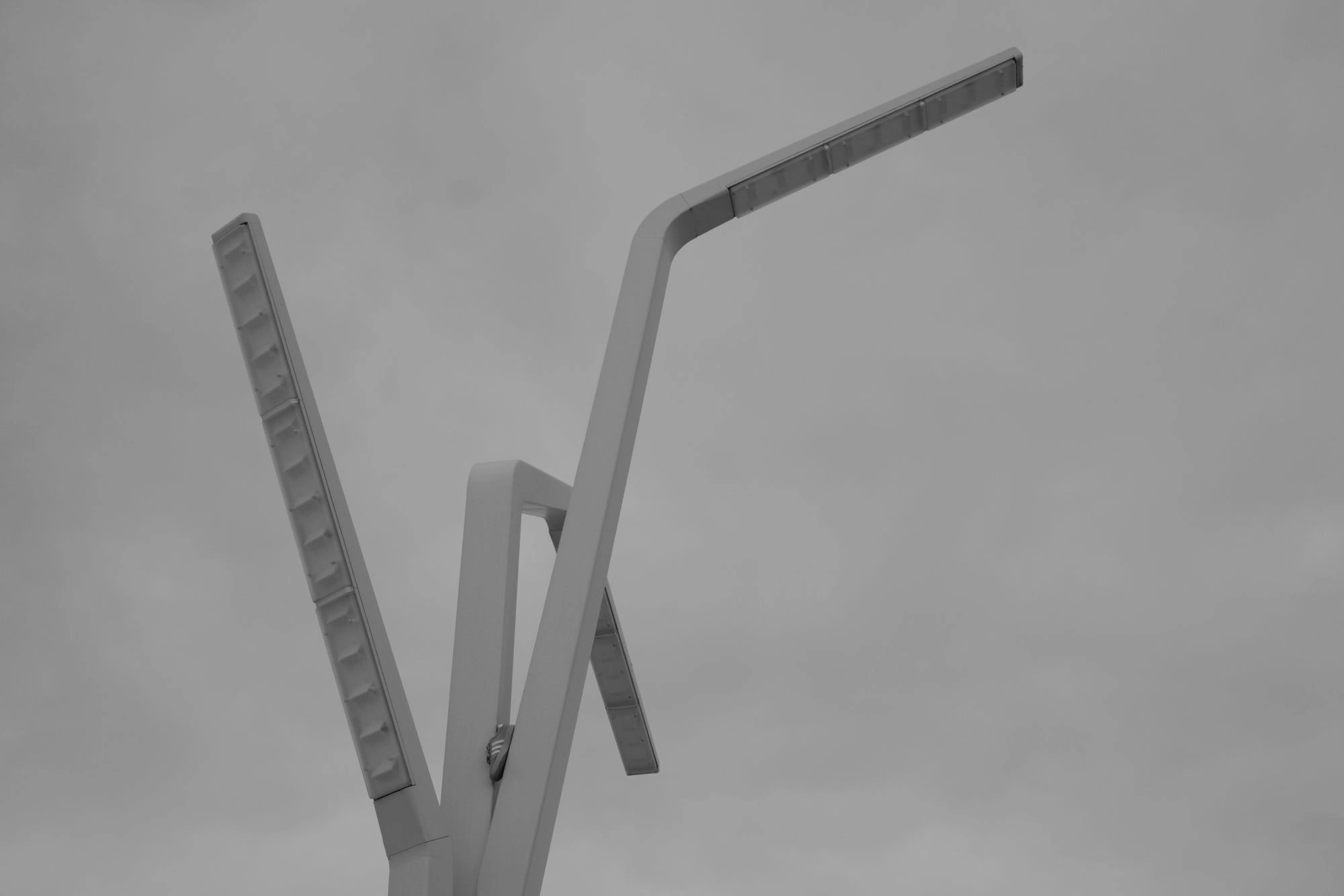 2026-07-18 - Scheveningen - Light post with shoe stuck on it.J