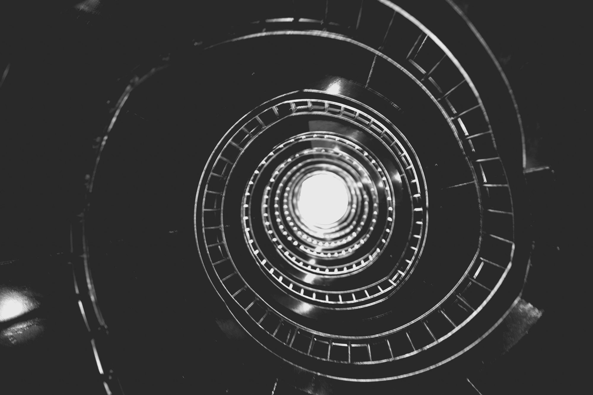 2022-02-16 - Cape Town - Spiral staircase going upward.j