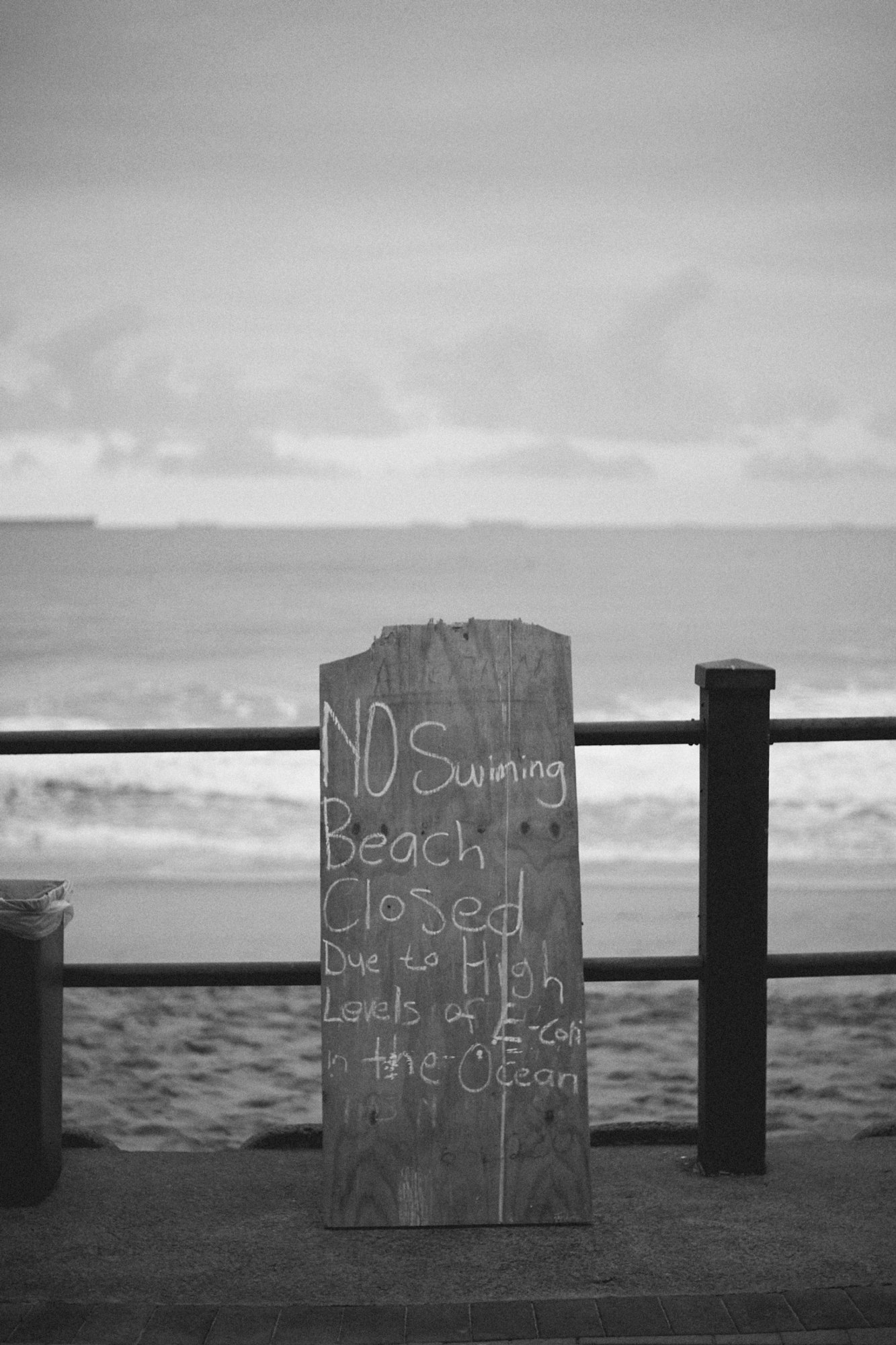 2022-09-18 - Durban -  No Swimming sign on beach.j