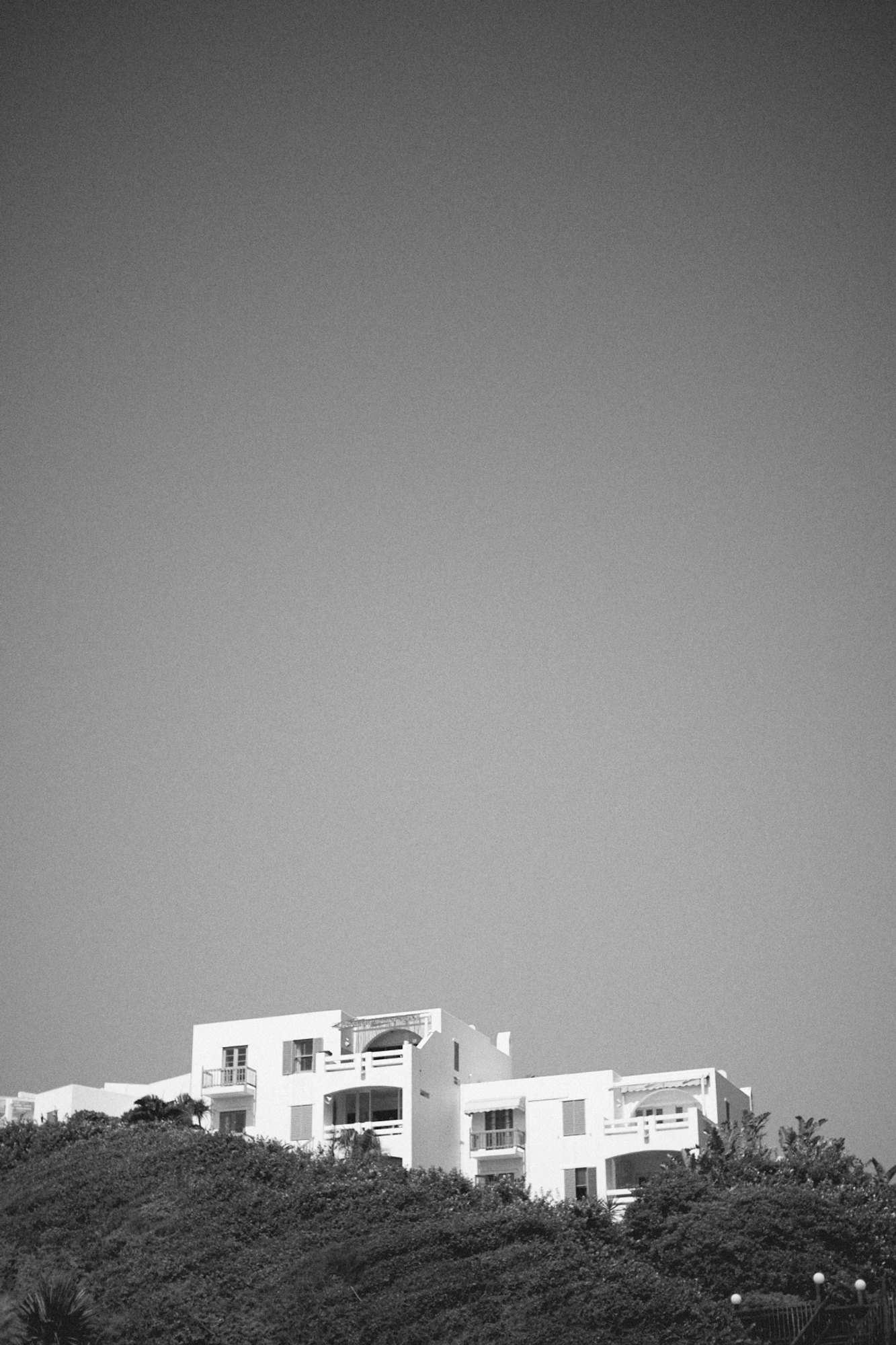 2022-09-22 - Durban -  Hotel sticking out of the hills.j
