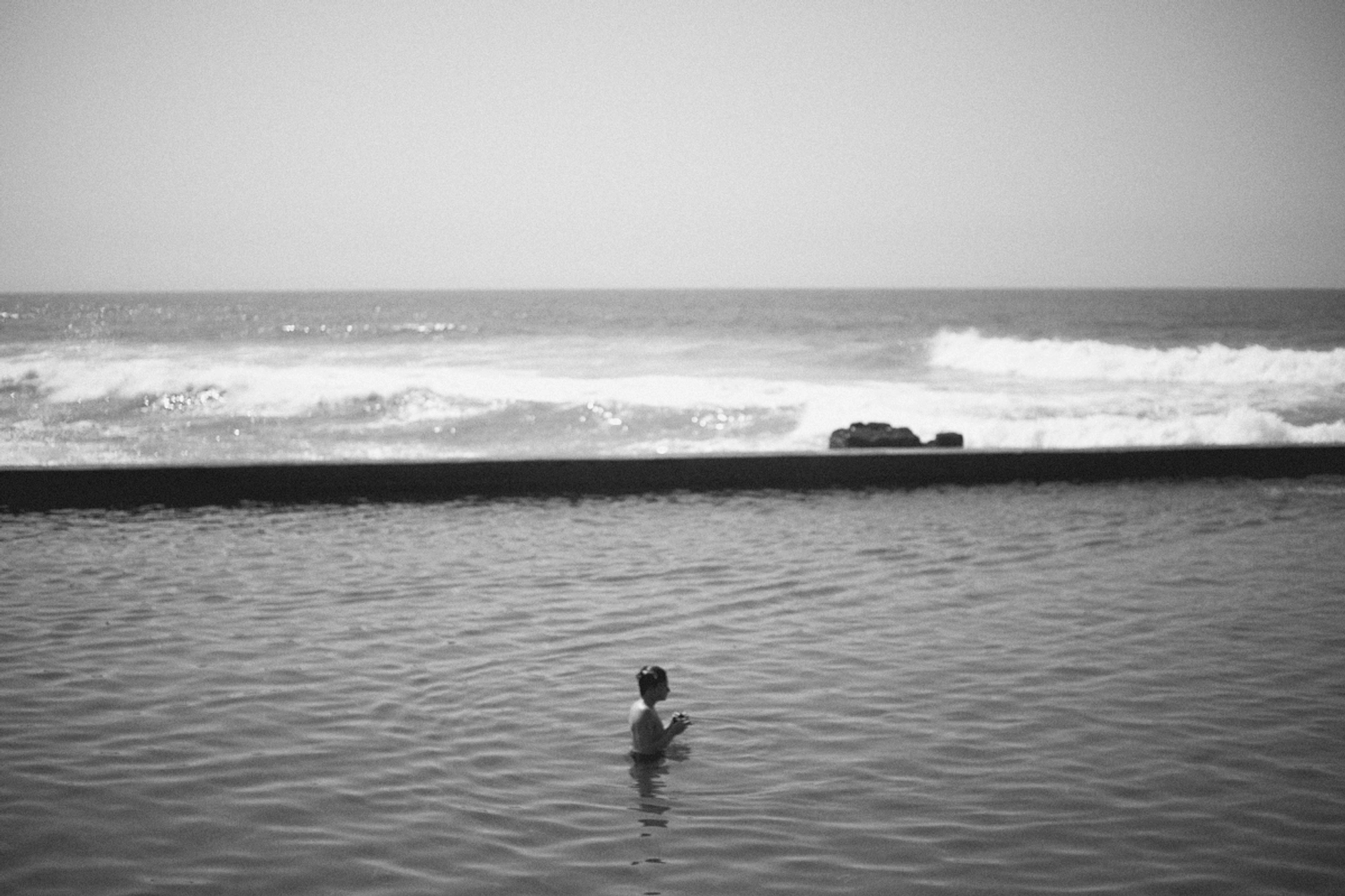 2022-09-22 - Durban -  Person standing in tidal pool.j