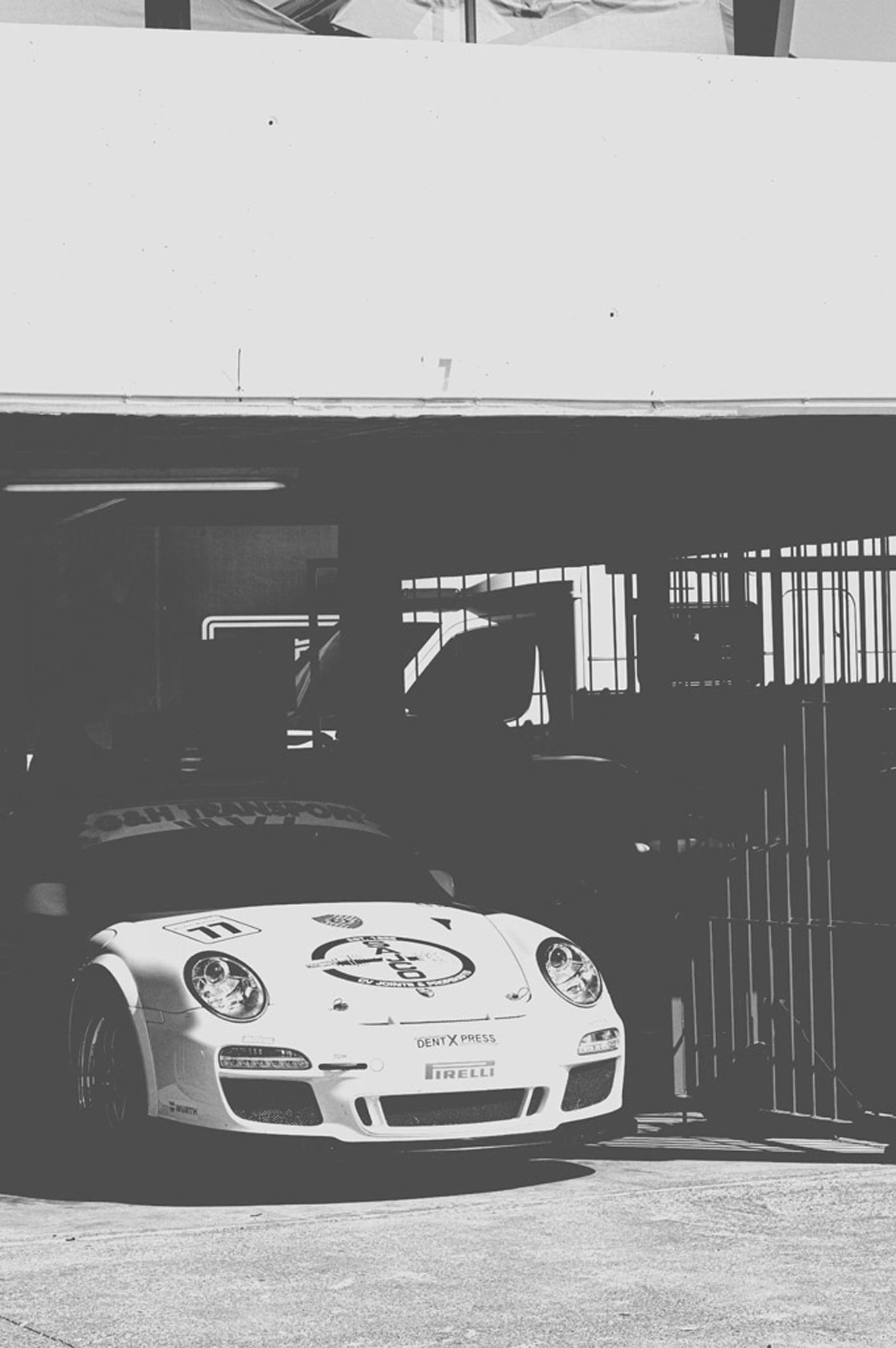 2019-07-27 - Zwartkops Raceway - Porsche in garage.j