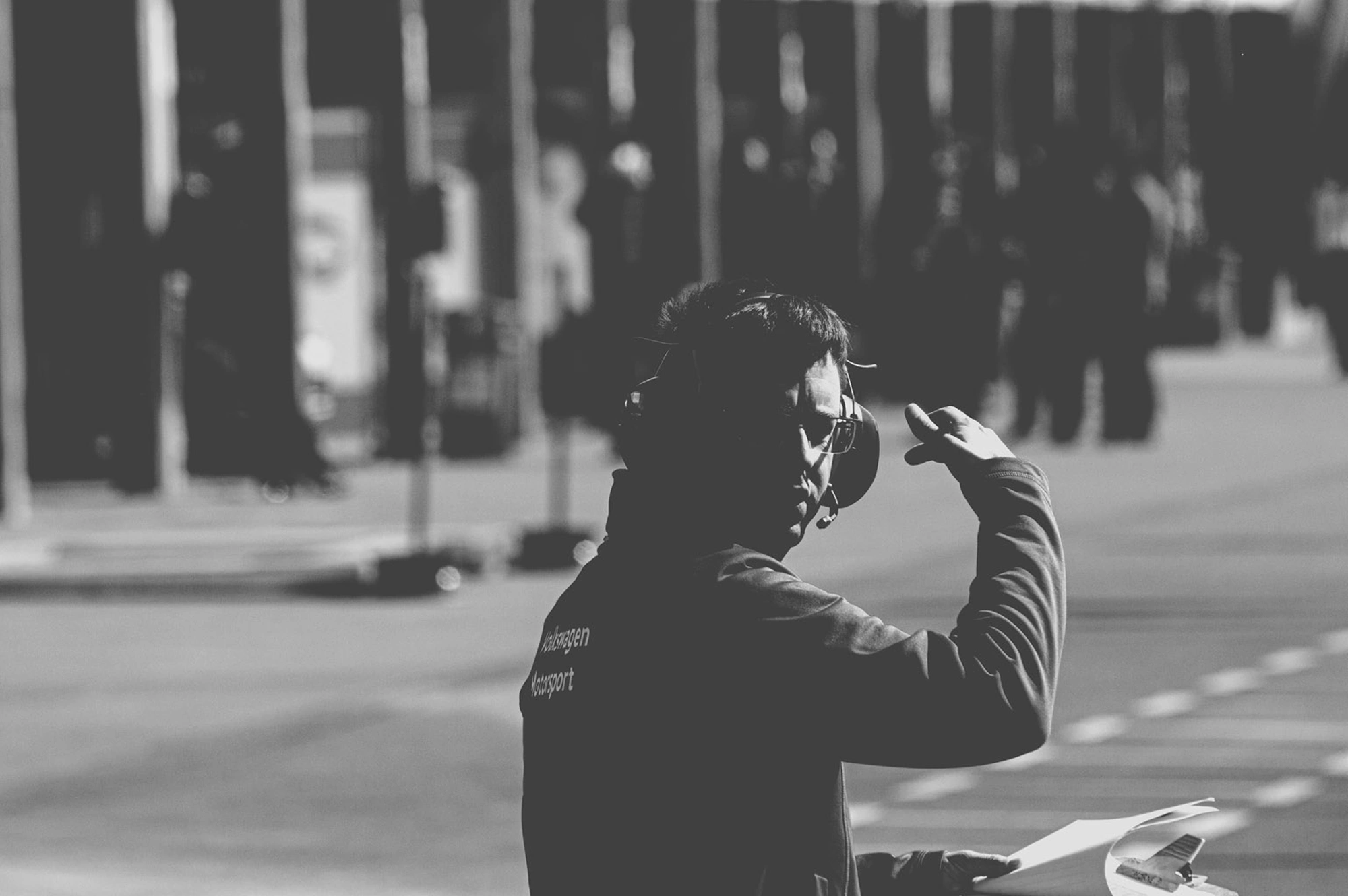 2019-07-27 - Zwartkops Raceway - Race official blocking sun from face.j