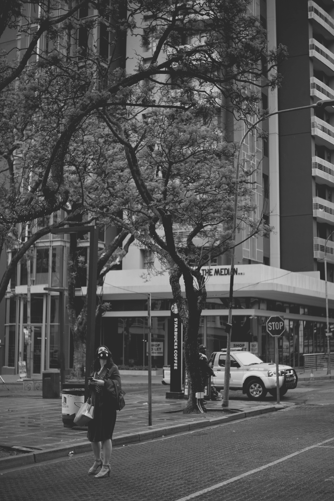 2021-12-19 - Rosebank, Johannesburg - Person looks up with building in the background.j