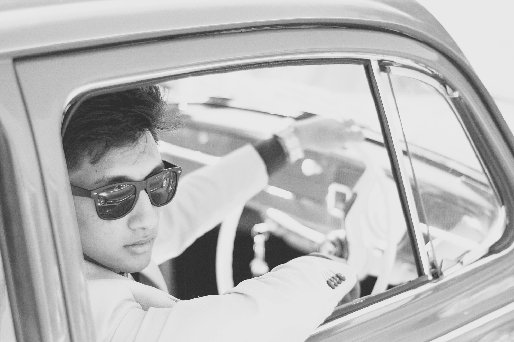 2019-12-01 - Pretoria - Farhaan looking out of a Beetle window.j